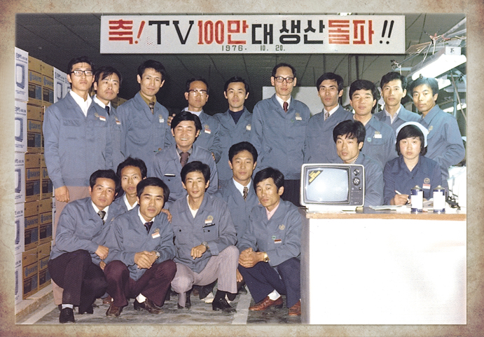 Samsung bắt đầu làm TV đen trắng từ năm 1970, còn di động là năm 1986