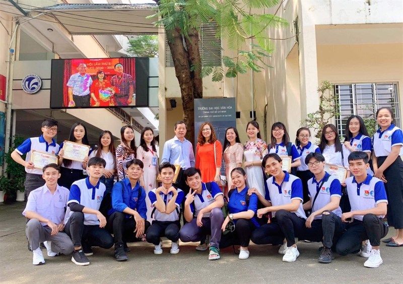 SINH VIÊN TRƯỜNG ĐẠI HỌC VĂN HÓA TP.HCM SINH VIÊN TRƯỜNG ĐẠI HỌC VĂN HÓA TP.HCM