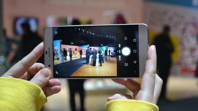 Honor 8 camera kép tiếp tục xuất hiện với thiết kế hấp dẫn, viền cạnh siêu mỏng Honor 8 camera kép tiếp tục xuất hiện với thiết kế hấp dẫn, viền cạnh siêu mỏng