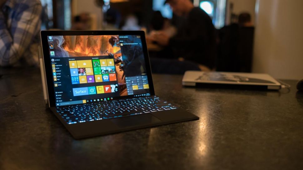 Microsoft sẽ ra nhiều mẫu máy tính Surface trong năm 2017 tới