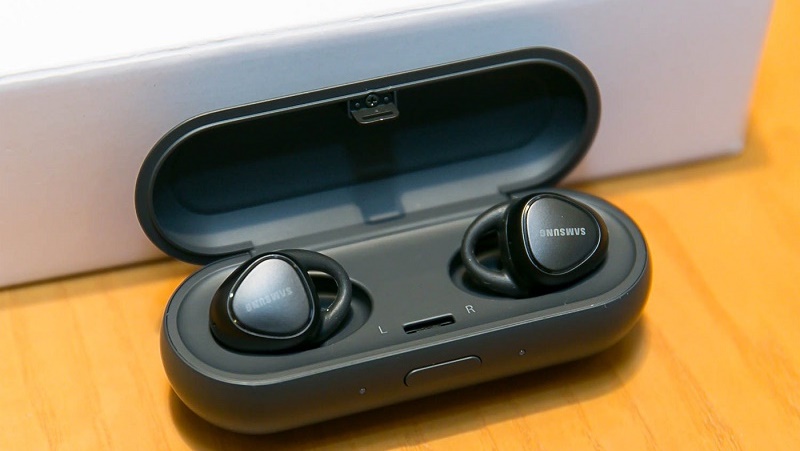 Samsung tung tai nghe thông minh Gear IconX, giá hơn 4 triệu đồng Samsung tung tai nghe thông minh Gear IconX, giá hơn 4 triệu đồng