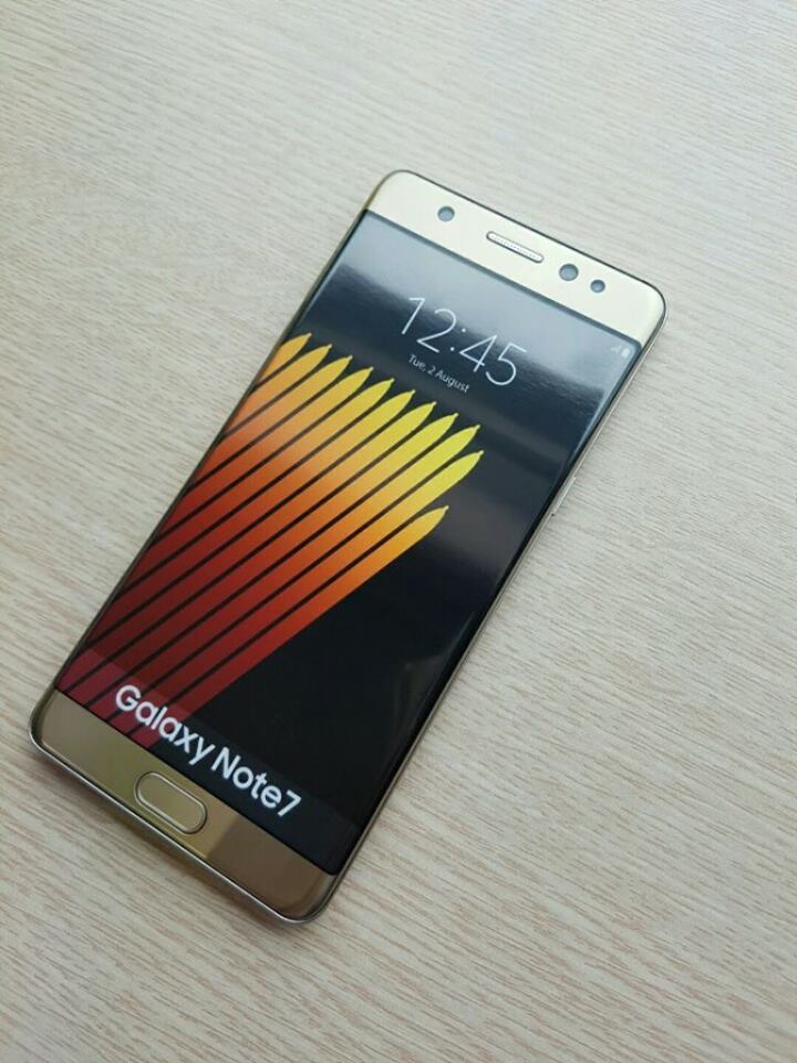 Galaxy Note 7 vàng gold tiếp tục lộ ảnh thực tế