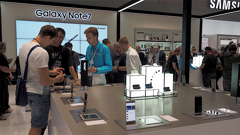 Samsung với Galaxy Note 7 tại IFA Samsung với Galaxy Note 7 tại IFA