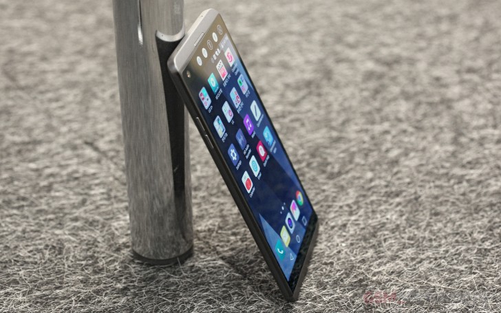 Hiện không có nhiều smartphone được cài sẵn Android 7 khi bán ra như LG V20 Hiện không có nhiều smartphone được cài sẵn Android 7 khi bán ra như LG V20