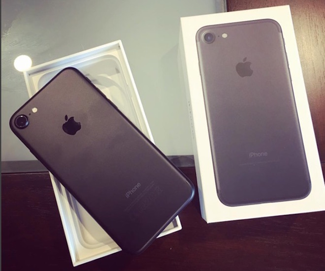 Quang cảnh các nước trên thế giới trong ngày đầu bán iPhone 7