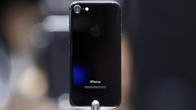 iPhone 7 Plus và iPhone 7 Jet Black cháy hàng từ vòng gửi xe