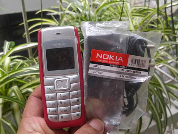 SIM_1 Hà Nội rộ SIM Viettel, MobiFone, VinaPhone bán dạo tặng điện thoại Nokia