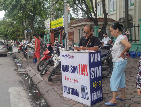 sim Hà Nội rộ SIM Viettel, MobiFone, VinaPhone bán dạo tặng điện thoại Nokia