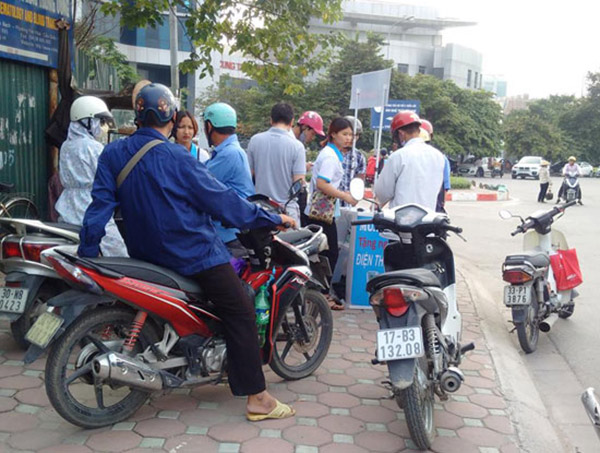 sim_3 Hà Nội rộ SIM Viettel, MobiFone, VinaPhone bán dạo tặng điện thoại Nokia