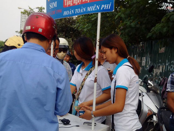 sim Các điểm bán SIM dạo không có bất cứ thông tin về tên công ty, địa chỉ hay số điện thoại.