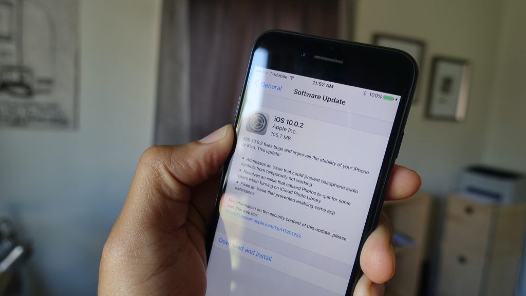 iOS 10.0.2 được tung ra, sửa lỗi mất nút điều khiển tai nghe iPhone 7 iOS 10.0.2 được tung ra, sửa lỗi mất nút điều khiển tai nghe iPhone 7