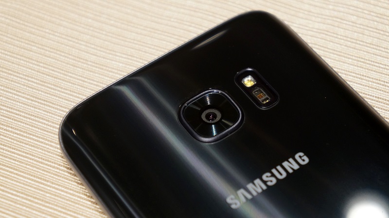 Samsung Việt Nam châm chọc iPhone 7 màu đen bóng gây tranh cãi Samsung Việt Nam châm chọc iPhone 7 màu đen bóng gây tranh cãi