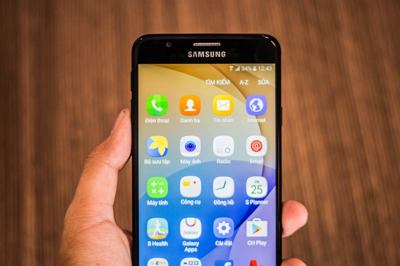 iPhone 5s và Samsung J7 Prime: Kì phùng địch thủ tầm trung iPhone 5s và Samsung J7 Prime: Kì phùng địch thủ tầm trung