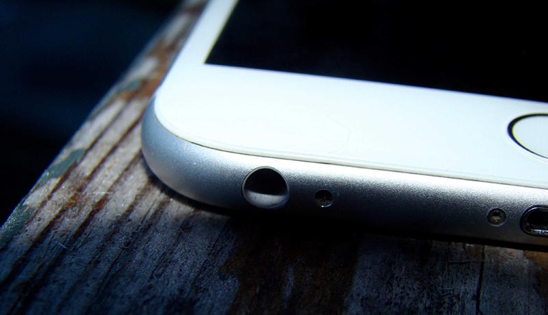 iphone-6s-headphone-jack iphone-6s-headphone-jack
