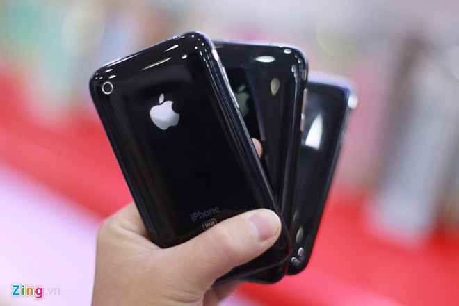 iPhone 3GS Jet Black chưa kích hoạt về VN, giá chỉ 1,9 triệu đồng iPhone 3GS Jet Black chưa kích hoạt về VN, giá chỉ 1,9 triệu đồng