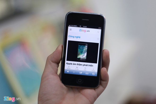 Khác với những đợt iPhone 3GS về Việt Nam trước đó, đây đều là những model hoàn toàn mới, chưa qua sử dụng. Khác với những đợt iPhone 3GS về Việt Nam trước đó, đây đều là những model hoàn toàn mới, chưa qua sử dụng.