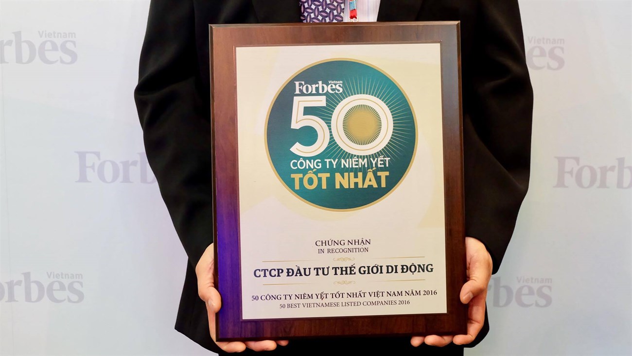 Ông Trần Huy Thanh Tùng đại diện Thế giới di động lên nhận giải thưởng Ông Trần Huy Thanh Tùng đại diện Thế giới di động lên nhận giải thưởng