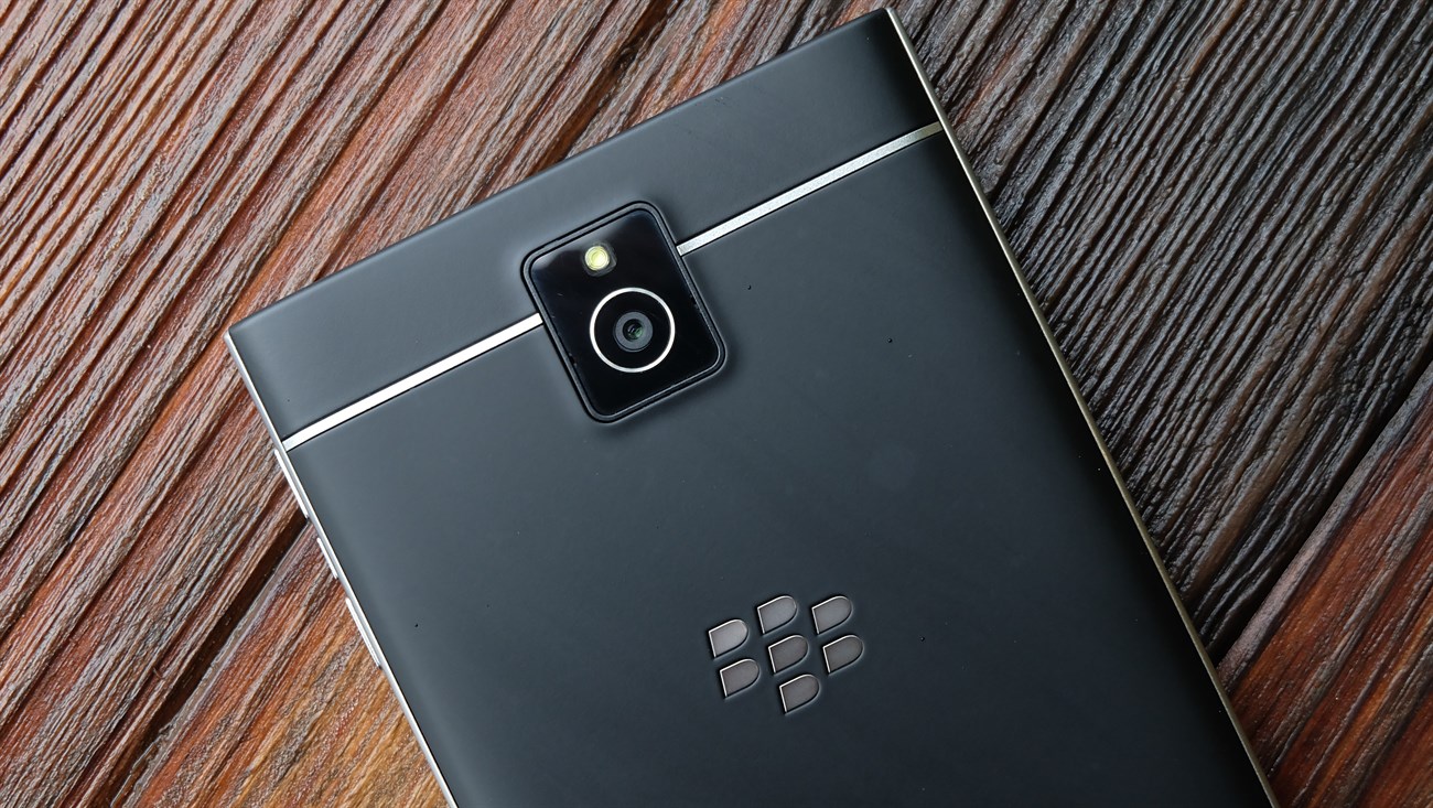 Trên tay nhanh hàng hot Blackberry Passport Trên tay nhanh hàng hot Blackberry Passport