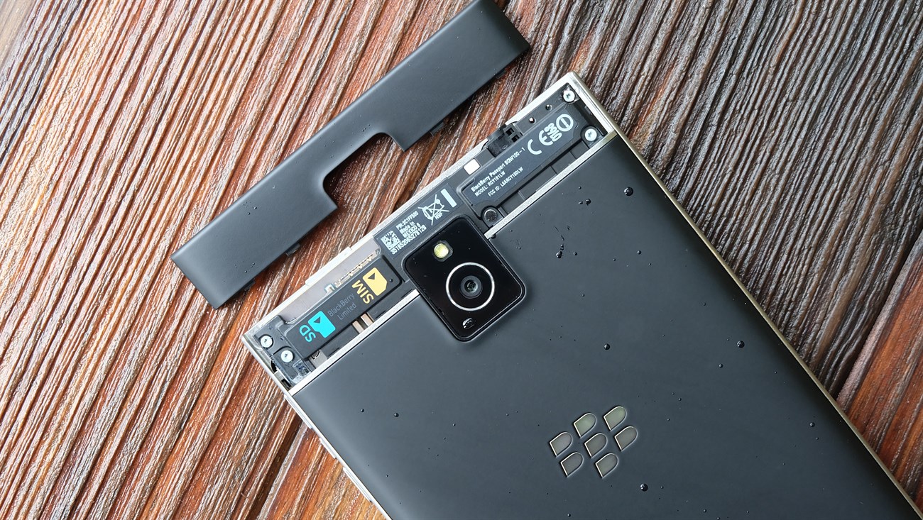 Trên tay nhanh hàng hot Blackberry Passport Trên tay nhanh hàng hot Blackberry Passport