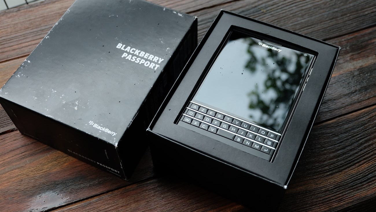 Trên tay nhanh hàng hot Blackberry Passport Trên tay nhanh hàng hot Blackberry Passport