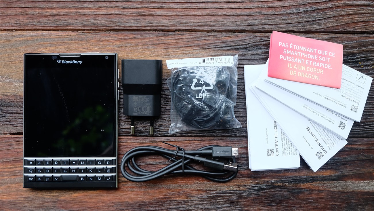 Trên tay nhanh hàng hot Blackberry Passport Trên tay nhanh hàng hot Blackberry Passport