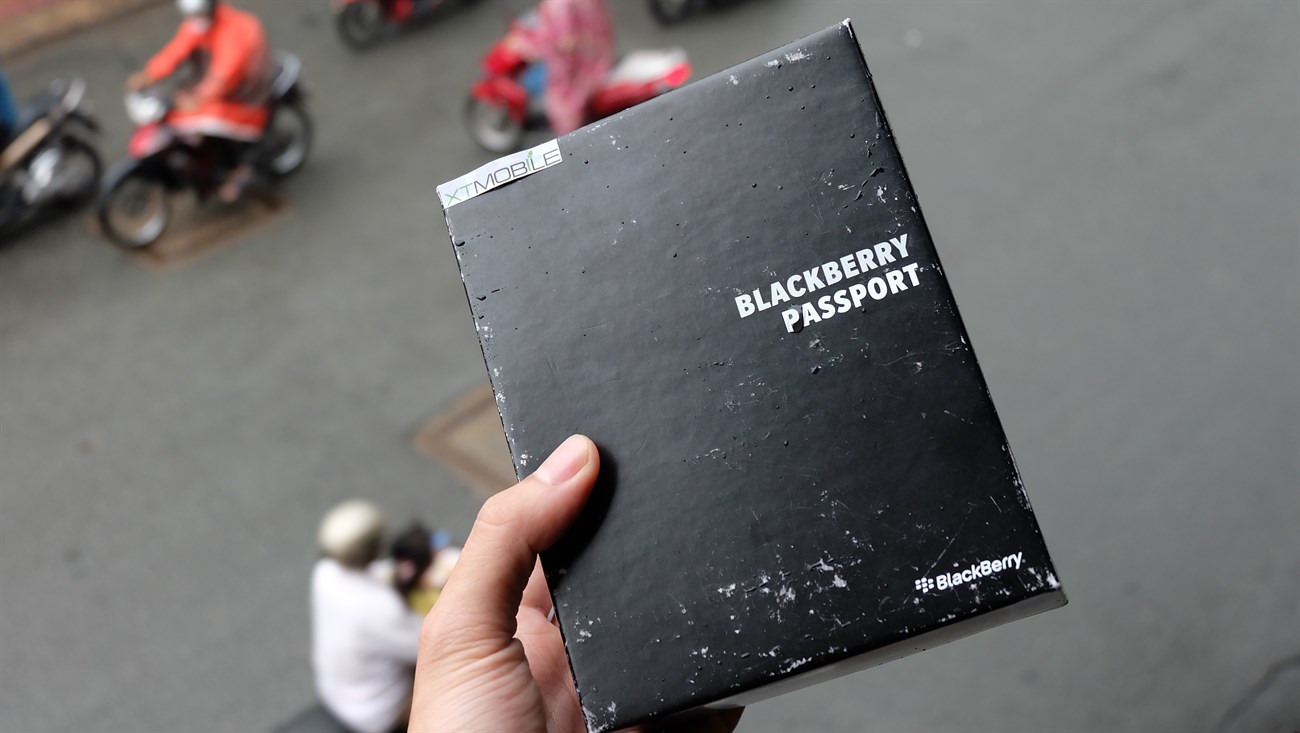 Trên tay nhanh hàng hot Blackberry Passport Trên tay nhanh hàng hot Blackberry Passport