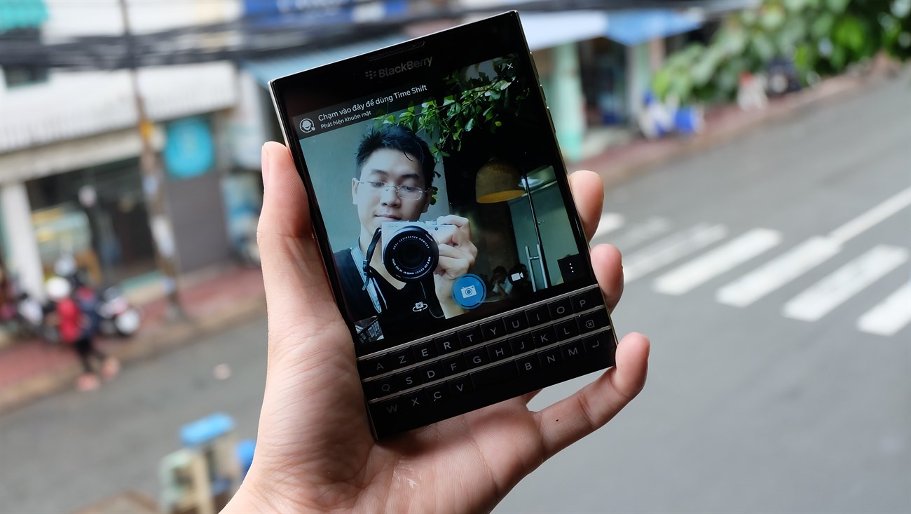 Trên tay nhanh hàng hot Blackberry Passport Trên tay nhanh hàng hot Blackberry Passport