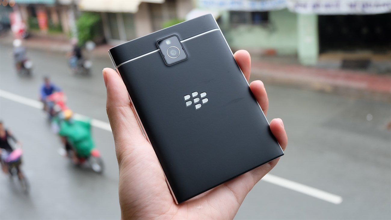 Trên tay nhanh hàng hot Blackberry Passport Trên tay nhanh hàng hot Blackberry Passport