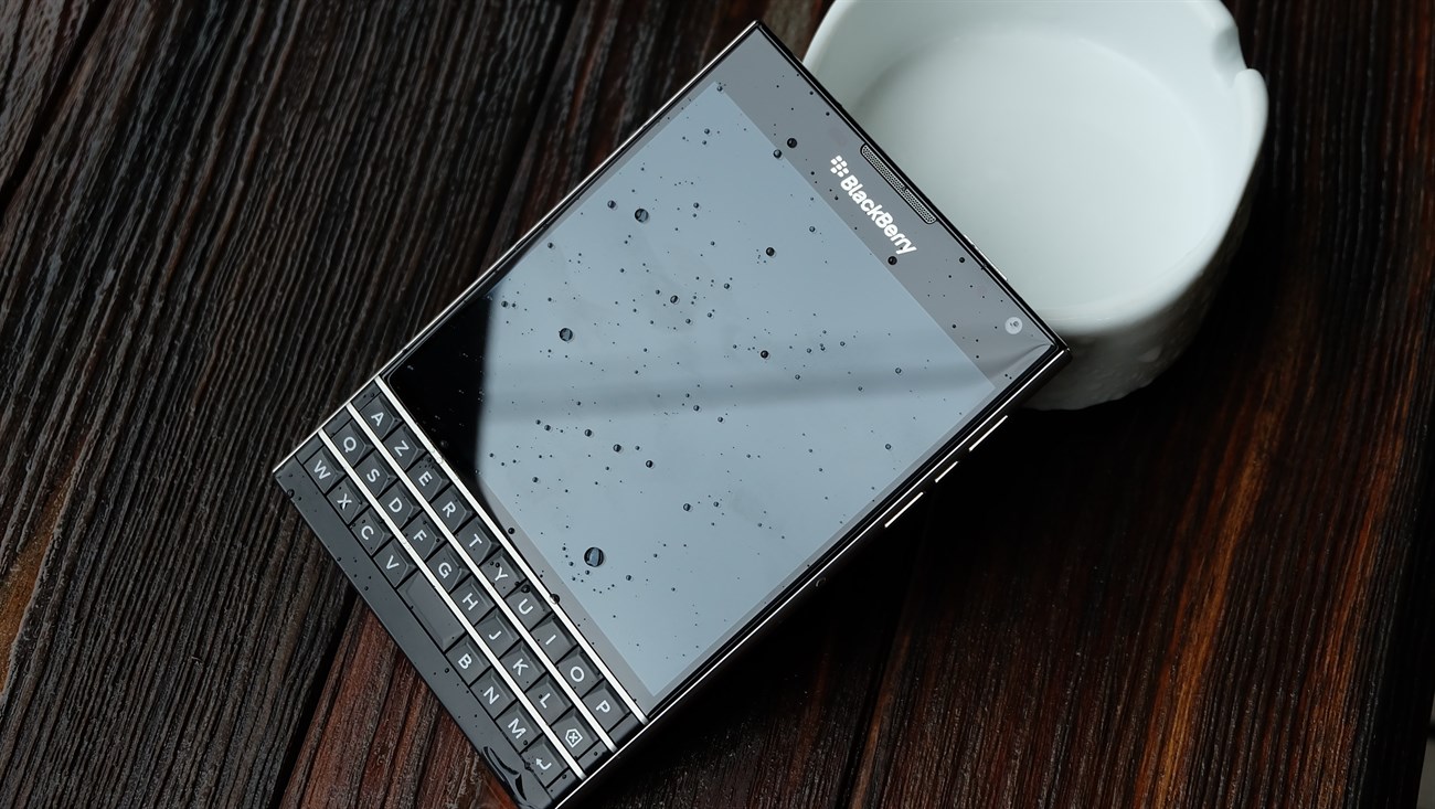 Trên tay nhanh hàng hot Blackberry Passport Trên tay nhanh hàng hot Blackberry Passport