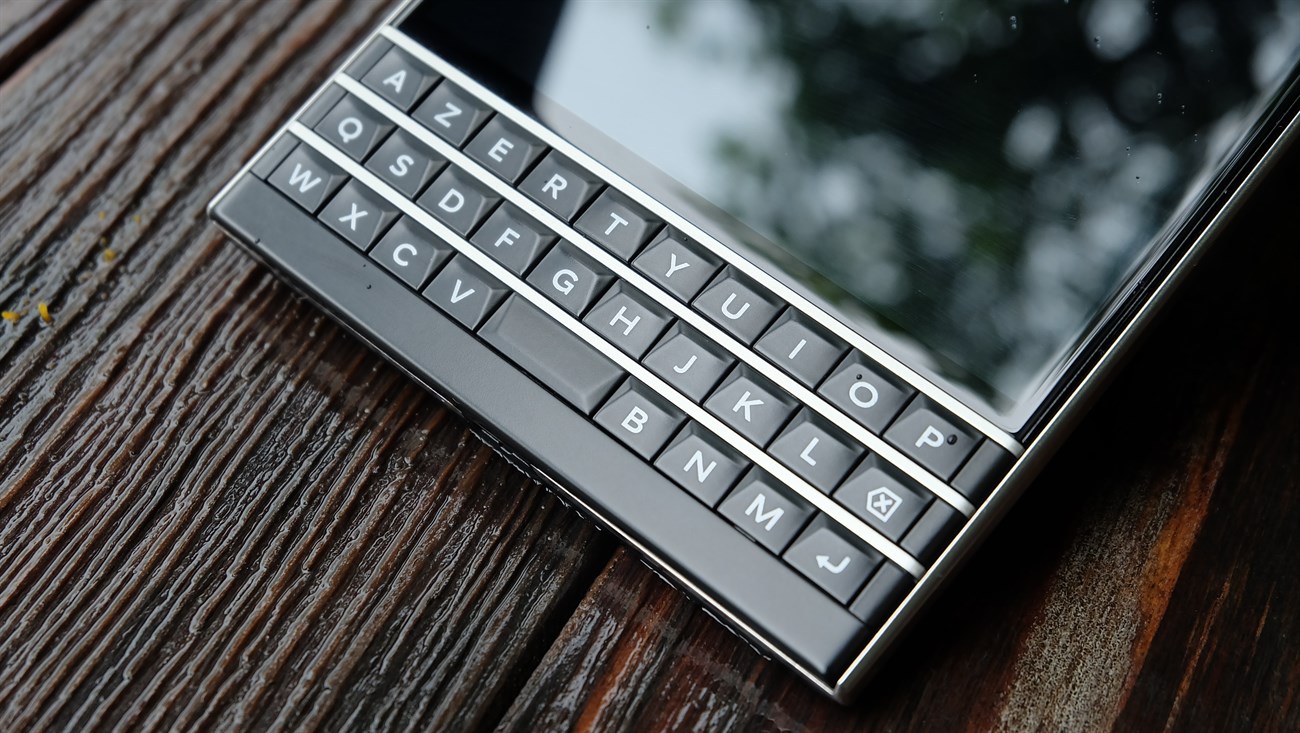 Trên tay nhanh hàng hot Blackberry Passport Trên tay nhanh hàng hot Blackberry Passport