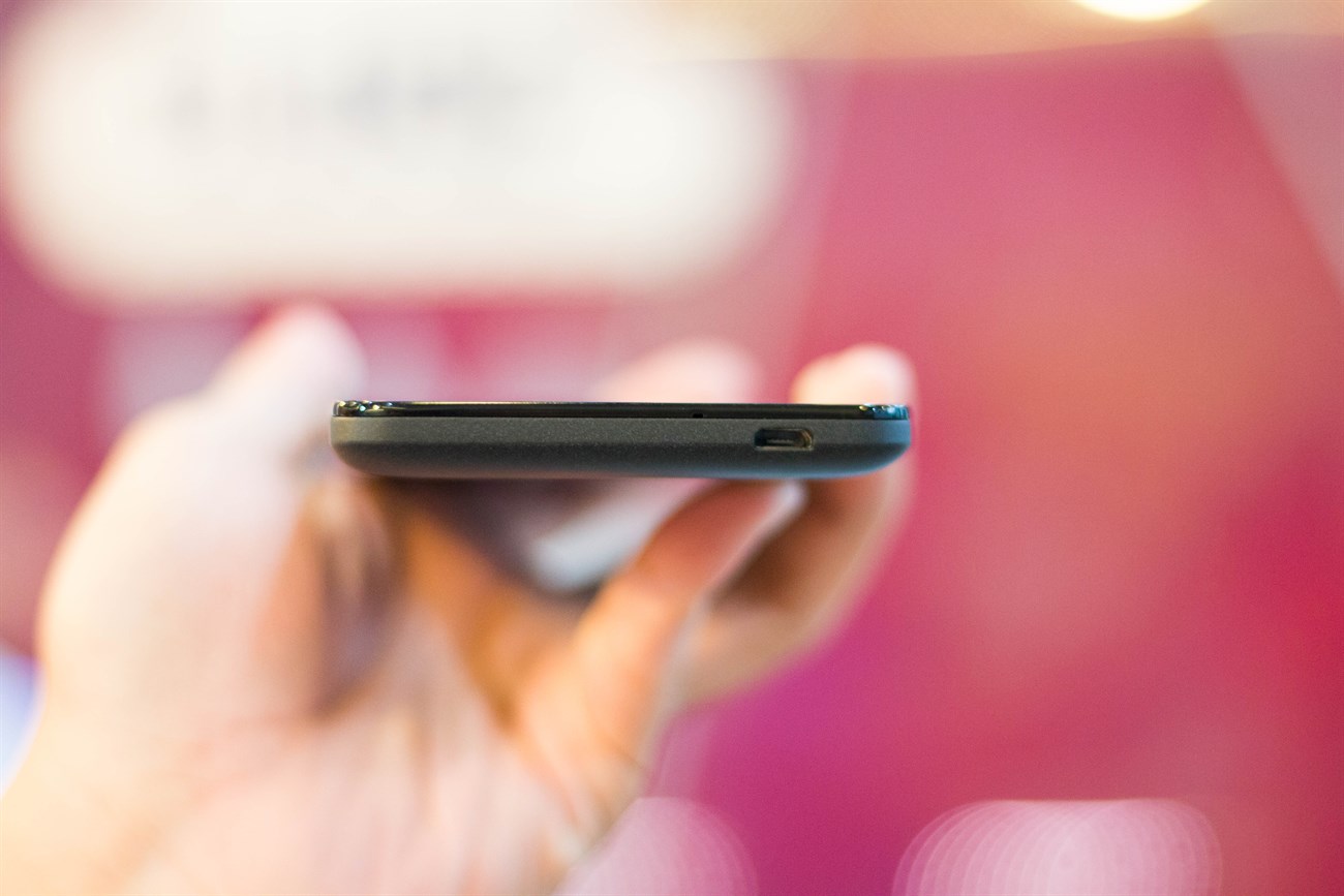 Đập hộp smartphone giá 3 triệu của Coolpad Đập hộp smartphone giá 3 triệu của Coolpad