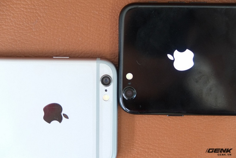Hình ảnh iPhone 6 độ lên iPhone 7 Jet Black, logo còn có thể phát sáng Hình ảnh iPhone 6 độ lên iPhone 7 Jet Black, logo còn có thể phát sáng