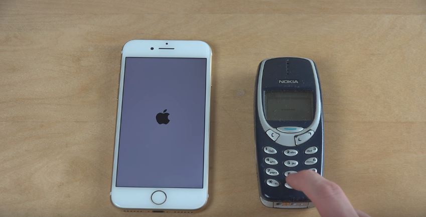 [Vui vẻ] iPhone 7 đọ tốc độ cùng với Nokia 3310, ai nhanh hơn?