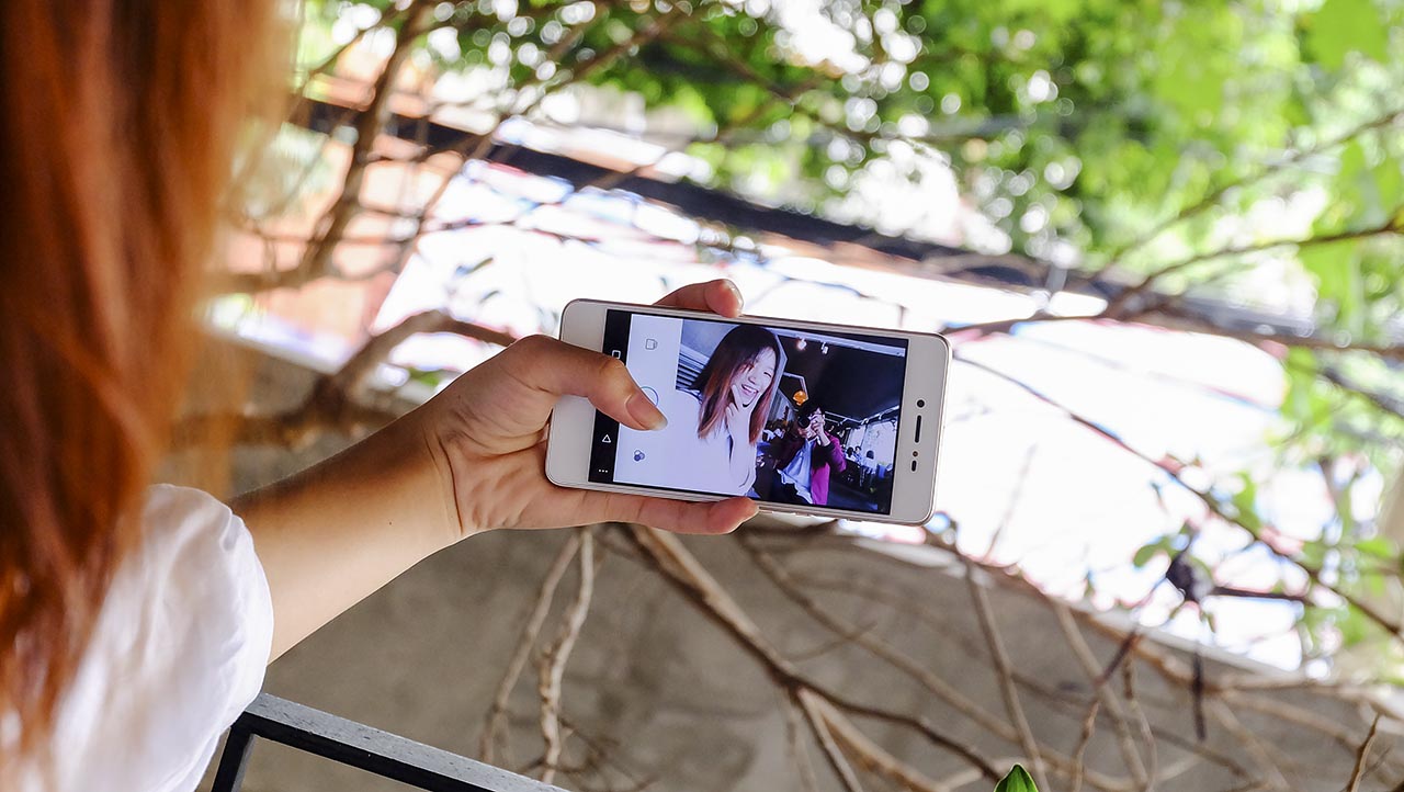Hot girl selfie cùng Yuna X Hot girl selfie cùng Yuna X