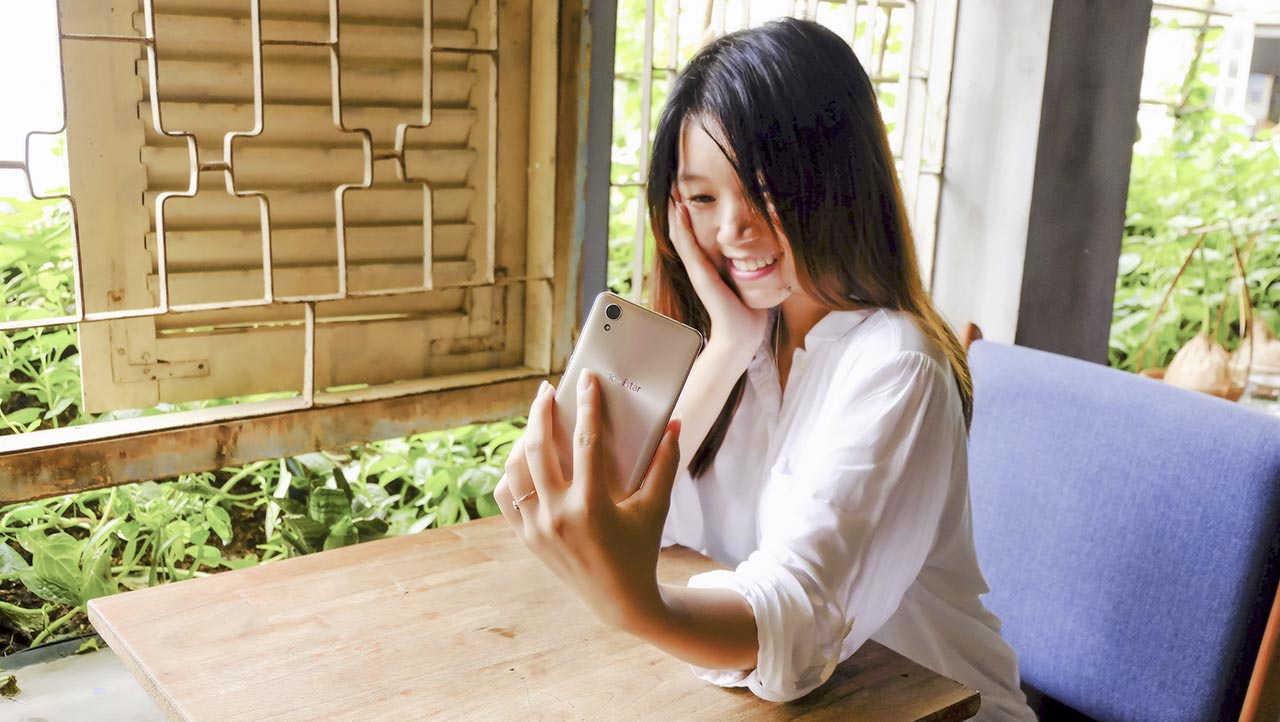 Hot girl selfie cùng Yuna X Hot girl selfie cùng Yuna X