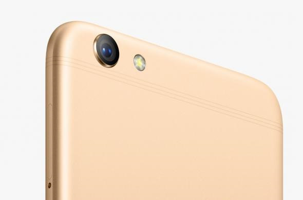 Sự giống nhau bất ngờ giữa Galaxy C9 Pro và OPPO R9s Plus
