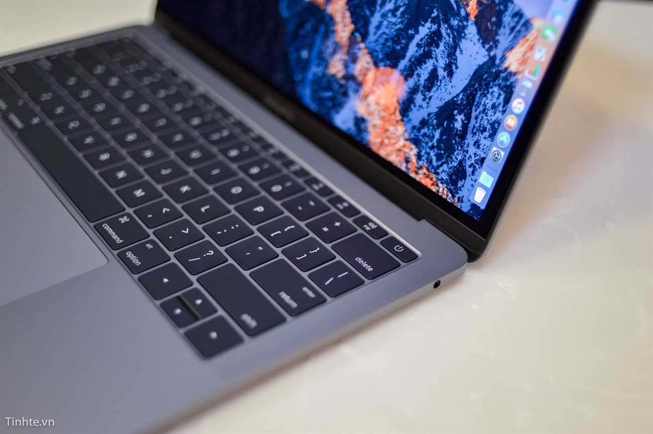 apple_29 Cận cảnh Macbook Pro 13 inch 2016: Quyến rũ khó cưỡng