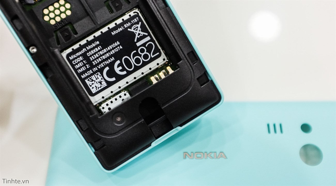 Trên tay Nokia 216: 2 SIM, 2 camera, 2 đèn flash, sản xuất tại VN