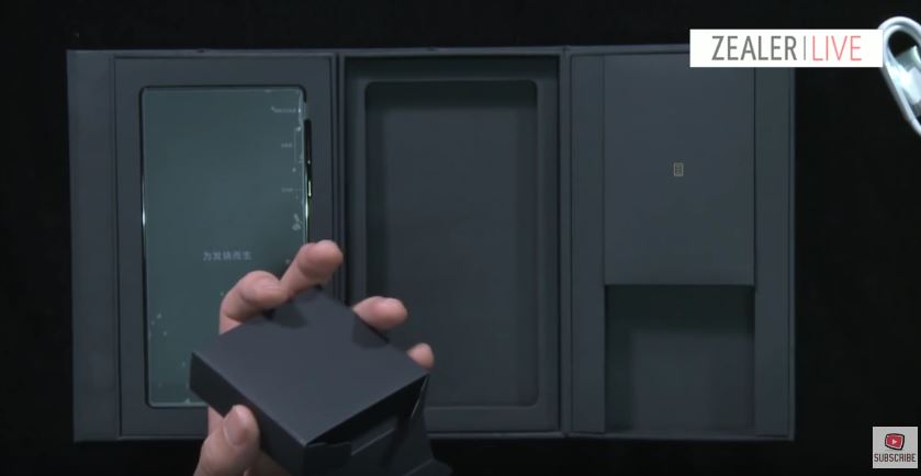 Đập hộp Xiaomi Mi MIX, smartphone cực đẹp với viền cạnh biến mất Đập hộp Xiaomi Mi MIX, smartphone cực đẹp với viền cạnh biến mất