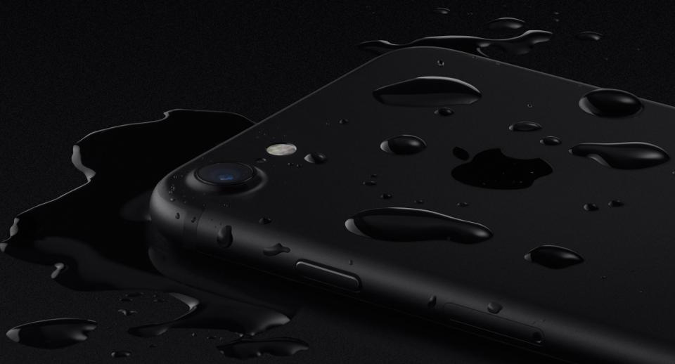 iPhone 7, iPhone 7 Plus đạt 2.000 suất đặt hàng với tốc độ nhanh kỷ lục iPhone 7, iPhone 7 Plus đạt 2.000 suất đặt hàng với tốc độ nhanh kỷ lục