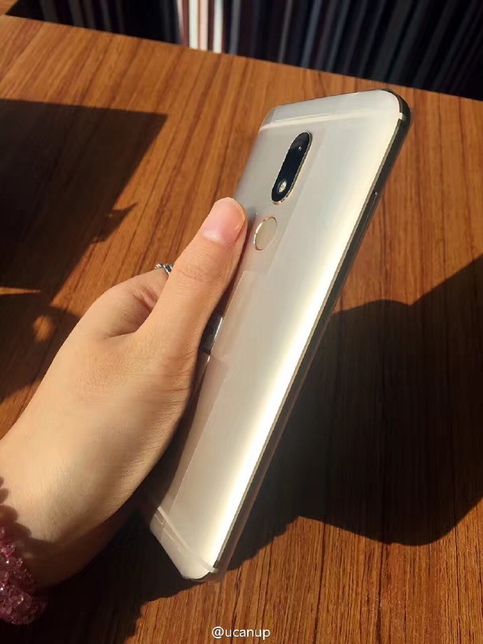 Moto M camera 16MP, RAM 4GB chưa ra mắt nhưng đã lộ ảnh đập hộp Moto M camera 16MP, RAM 4GB chưa ra mắt nhưng đã lộ ảnh đập hộp