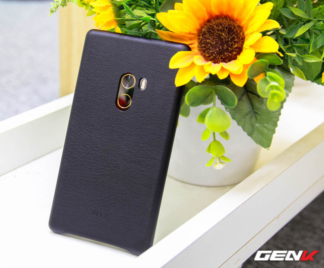 Mở hộp Xiaomi Mi Mix duy nhất tại Việt Nam: Đẹp đến khó tin, giá 30 triệu đồng