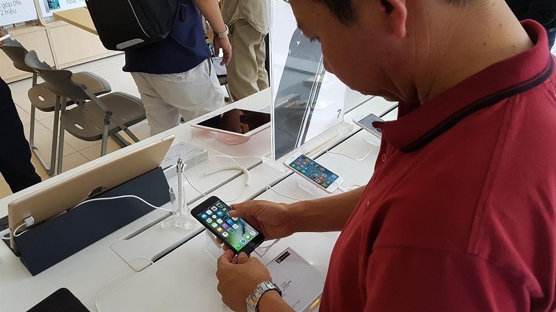 Đã có hơn 2.000 chiếc iPhone 7 tới tay khách hàng Đã có hơn 2.000 chiếc iPhone 7 tới tay khách hàng