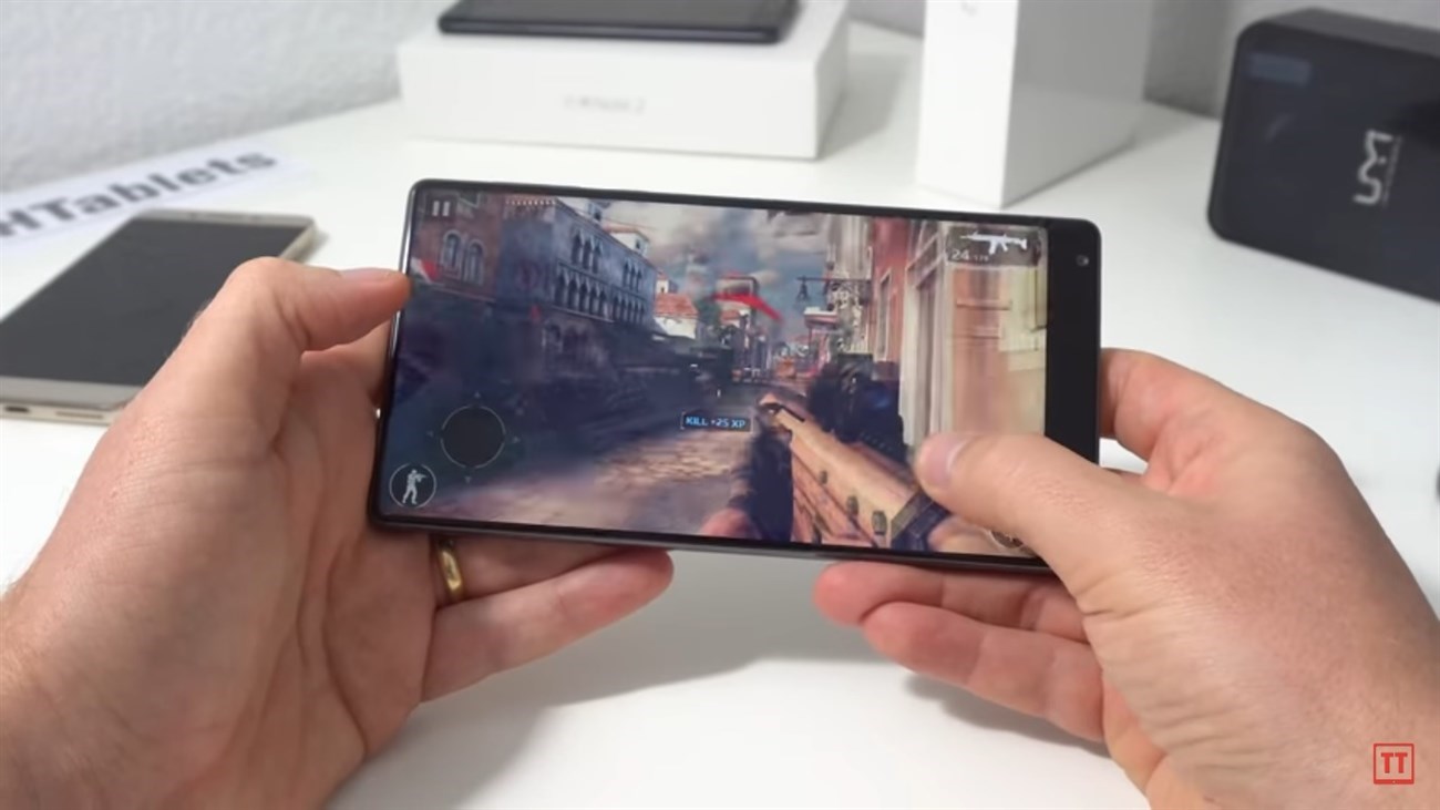 Trải nghiệm chơi game trên Mi MIX viền cạnh màn hình siêu mỏng Trải nghiệm chơi game trên Mi MIX viền cạnh màn hình siêu mỏng