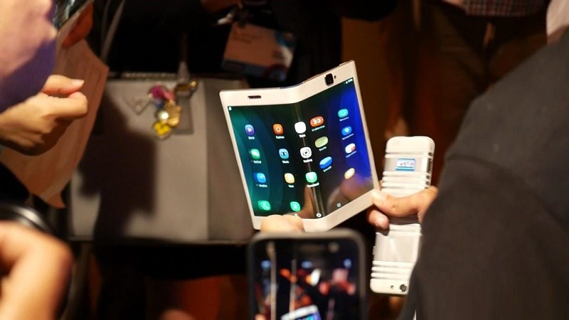 Japan Display ra mắt màn hình smartphone có thể gấp mở như cuốn sách Japan Display ra mắt màn hình smartphone có thể gấp mở như cuốn sách