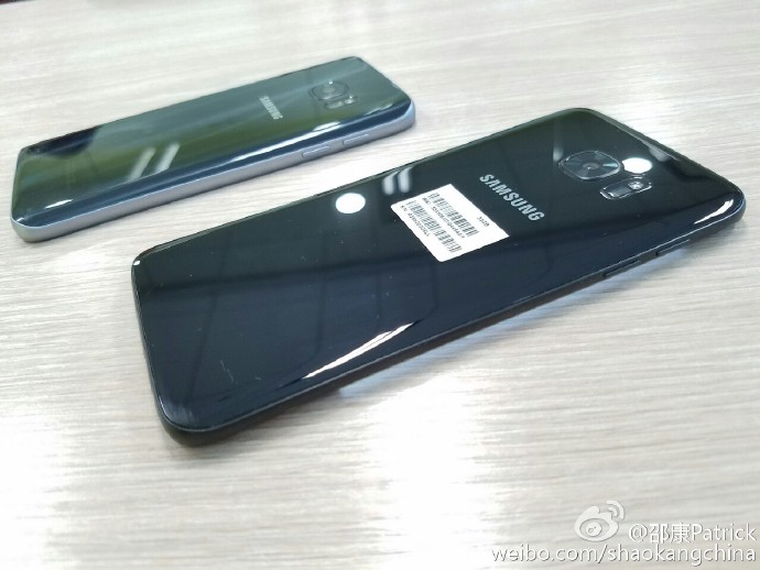 Galaxy S7 Edge Glossy Black bỗng dưng xuất hiện, iPhone 7 Jet Black sắp có “người anh em” Galaxy S7 Edge Glossy Black bỗng dưng xuất hiện, iPhone 7 Jet Black sắp có “người anh em”