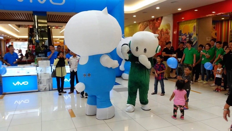 Tại sân nhà, OPPO và Vivo đang từng bước đưa Apple vào thế bí