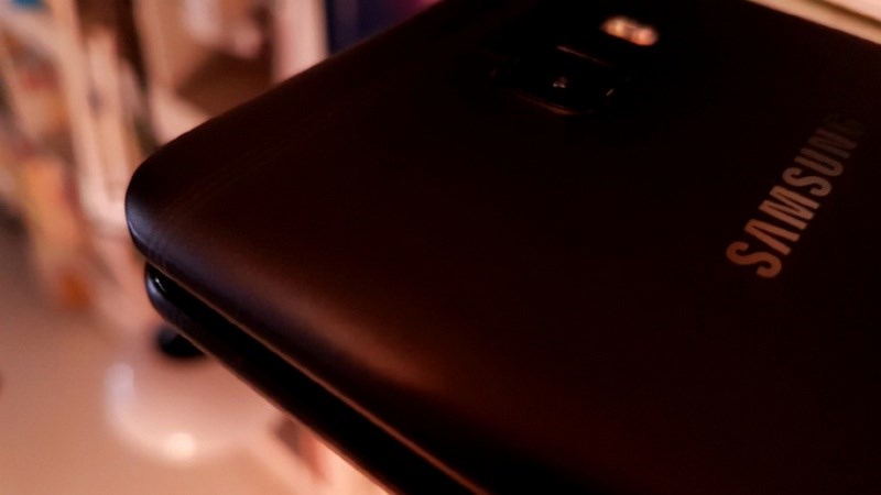 Smartphone Samsung đầu tiên có RAM 6GB xuất hiện bản màu đen cực cuốn hút Smartphone Samsung đầu tiên có RAM 6GB xuất hiện bản màu đen cực cuốn hút