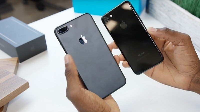 Apple: Đừng để iPhone 7 sát đầu khi gọi điện thoại Apple: Đừng để iPhone 7 sát đầu khi gọi điện thoại