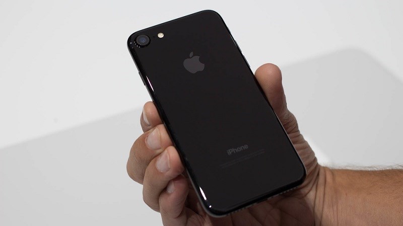 iPhone 7 khóa mạng giá chỉ còn 13 triệu đồng